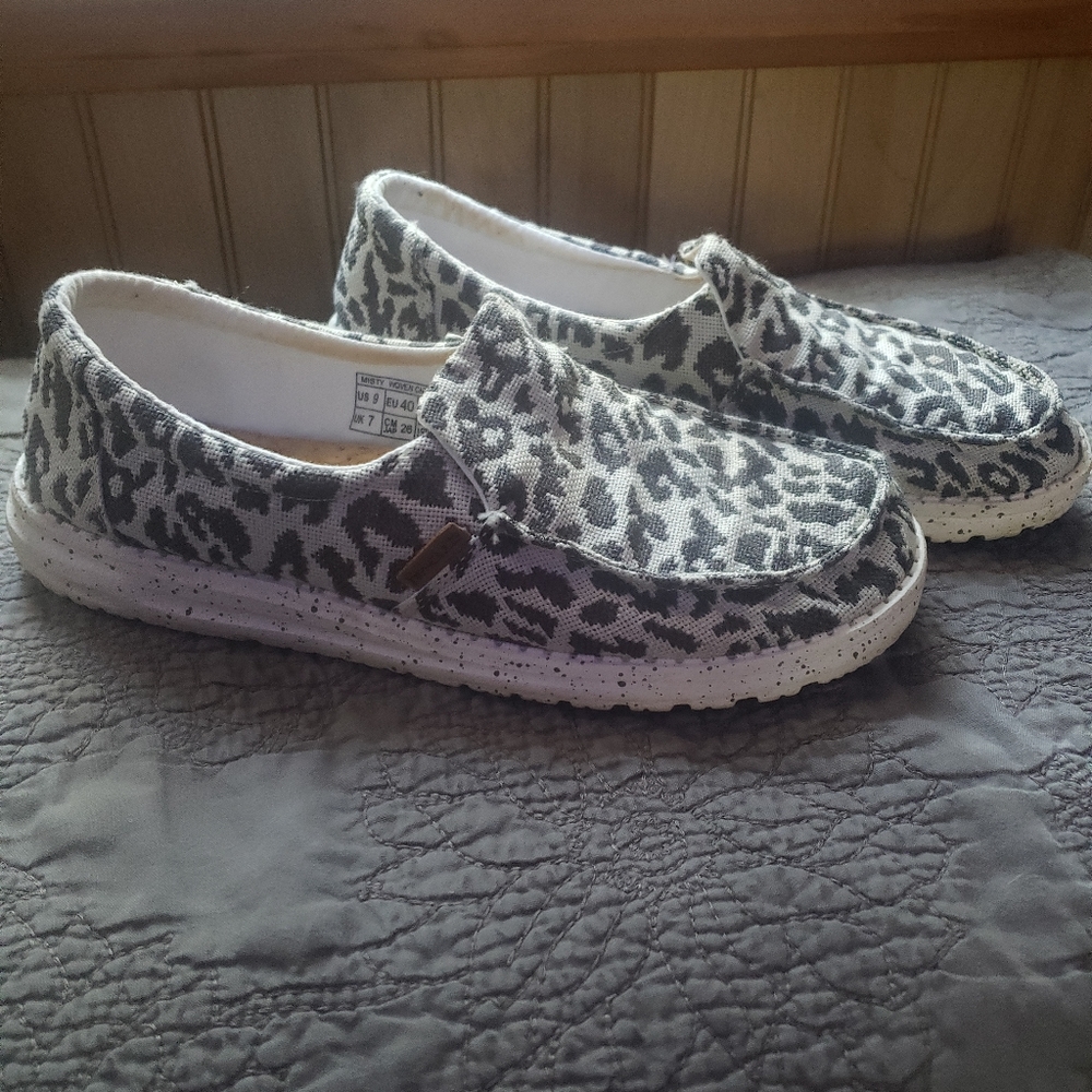 Hey Dude size 9 leopard print